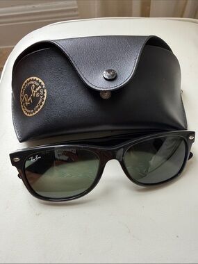 Ray-Ban Black Wayfarer Sunglasses with Black Hard Case